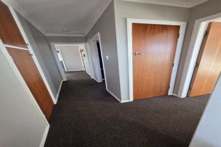 Photo of property in 52 Karaka Crescent, Levin, 5510