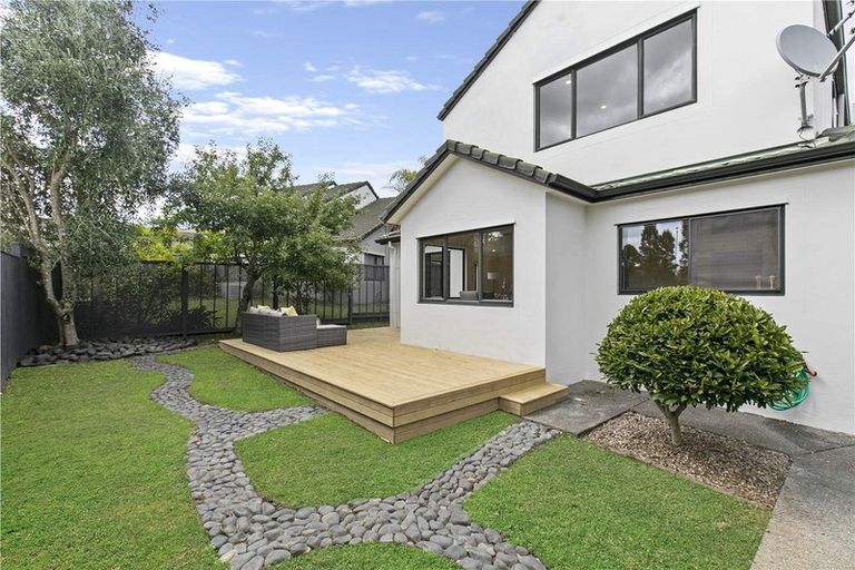Photo of property in 16 Kilsyth Way, East Tamaki Heights, Auckland, 2016