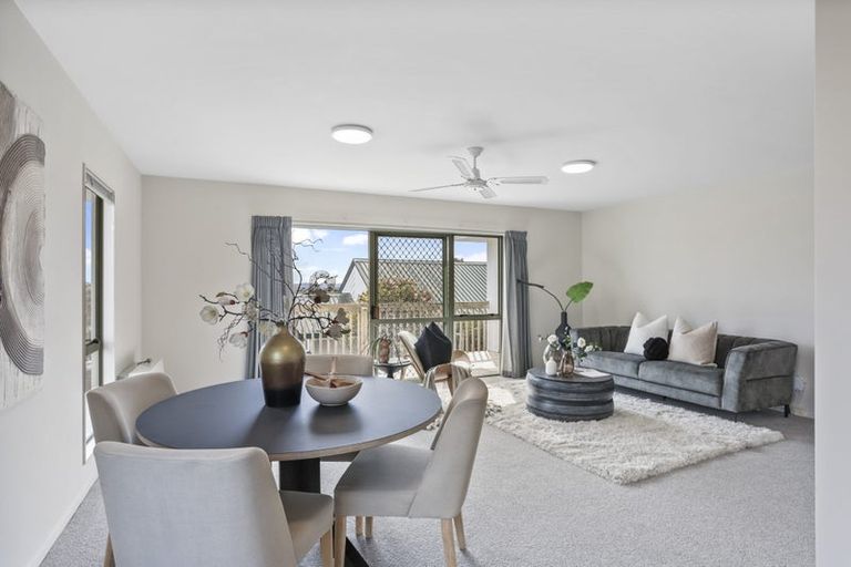 Photo of property in 1/43 Sungrove Rise, Sunnyvale, Auckland, 0612