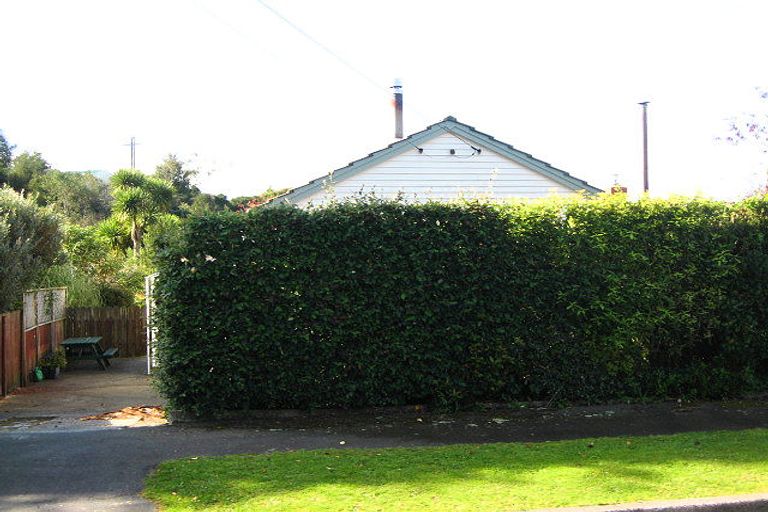Photo of property in 10 Centennial Avenue, Helensburgh, Dunedin, 9010