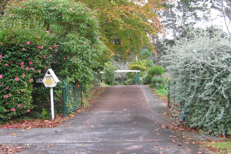 Photo of property in 26 Knox Road, Swanson, Auckland, 0612