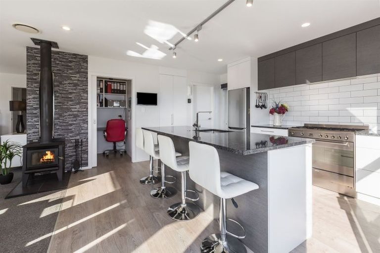 Photo of property in 62 Endeavour Drive, Whitby, Porirua, 5024