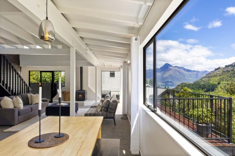 Photo of property in 6 Mackinnon Terrace, Sunshine Bay, Queenstown, 9300