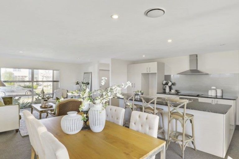 Photo of property in 36 Popokatea Drive, Takanini, 2112