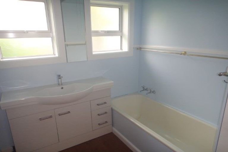 Photo of property in 308 Riccarton Road, Upper Riccarton, Christchurch, 8041