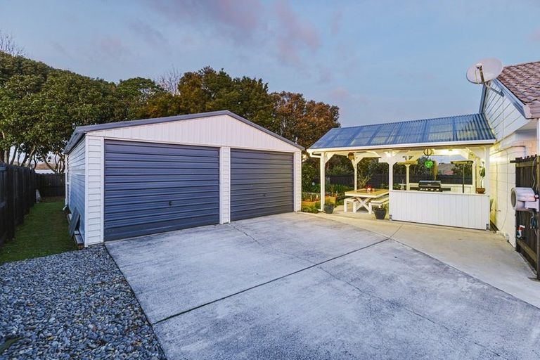 Photo of property in 21 Randwick Place, Randwick Park, Auckland, 2105