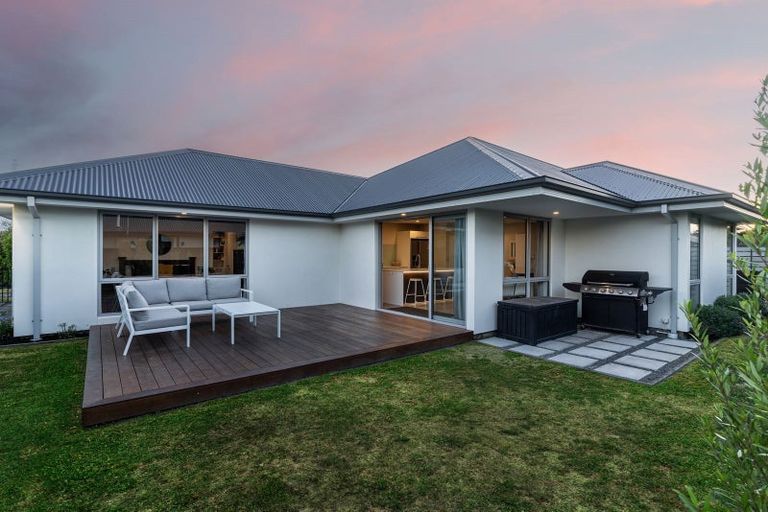 Photo of property in 11 Whitau Place, Marshland, Christchurch, 8083