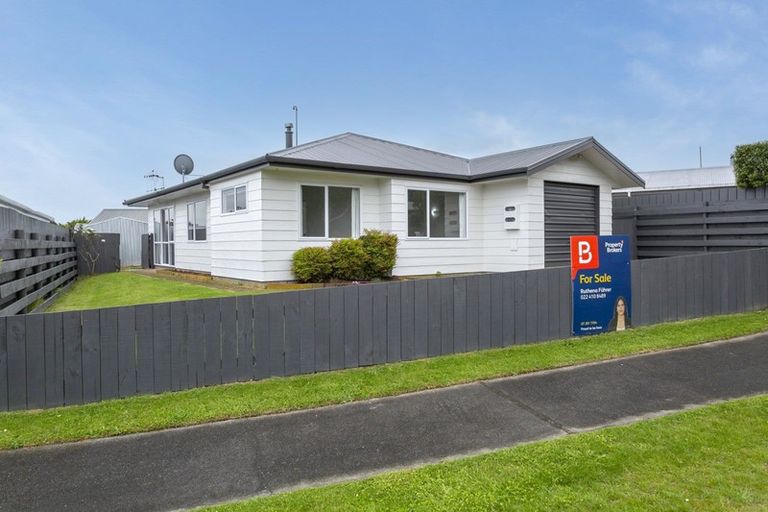 Photo of property in 2/42 Arthur Crescent, Hilltop, Taupo, 3330