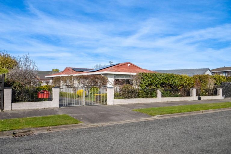 Photo of property in 3 Cam Place, Harewood, Christchurch, 8051