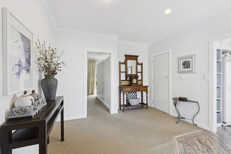 Photo of property in 31 Kiriwai Road, Paremata, Porirua, 5024