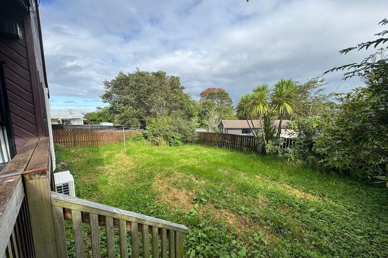 Photo of property in 2/16 Moxham Grove, Massey, Auckland, 0614