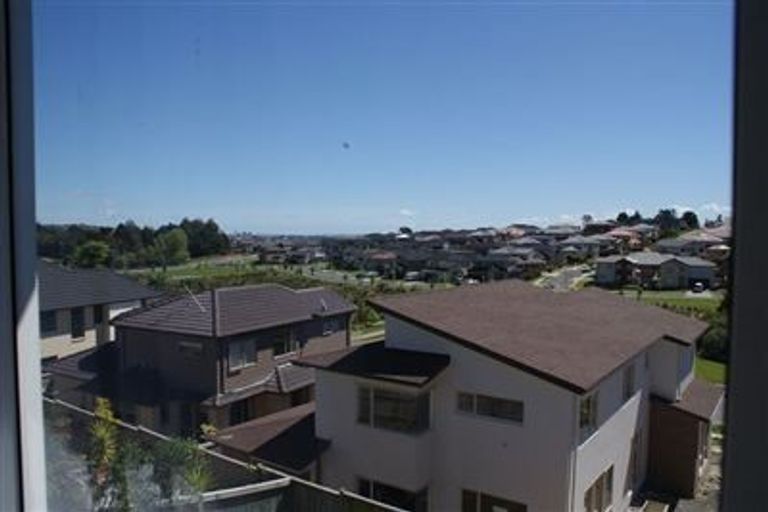 Photo of property in 12 Kouras Place, Flat Bush, Auckland, 2016