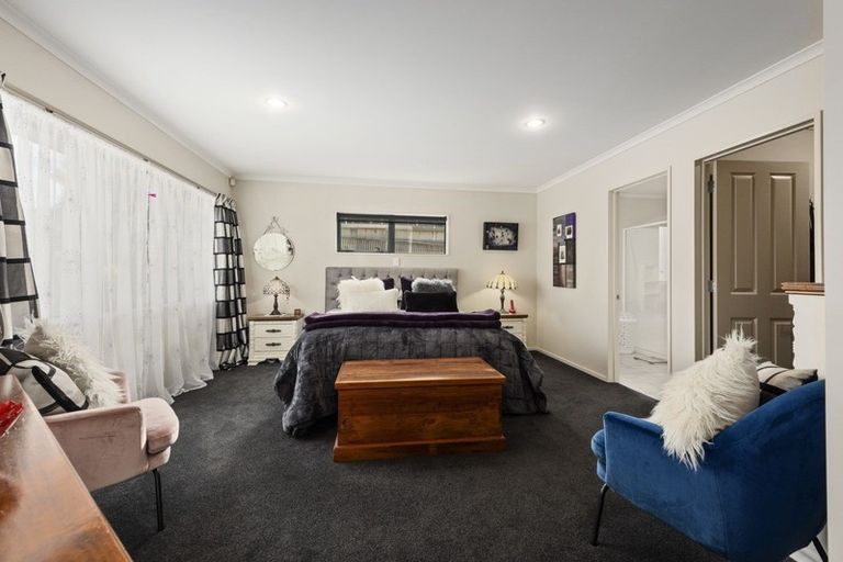 Photo of property in 3 Riverstone Drive, Riverstone Terraces, Upper Hutt, 5018