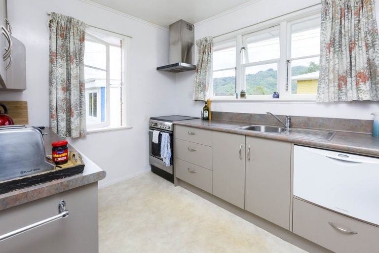 Photo of property in 37 Kashmir Avenue, Clouston Park, Upper Hutt, 5018