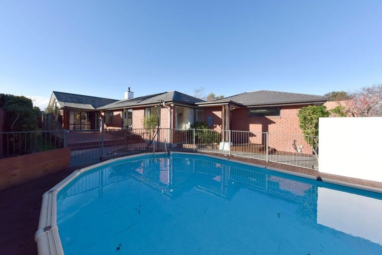 Photo of property in 10 Courtfield Close, Parklands, Christchurch, 8083