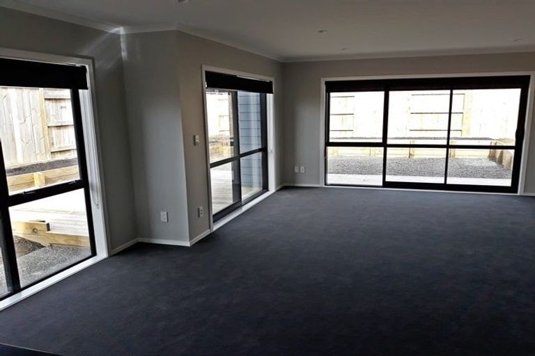 Photo of property in 128 Johnstone Drive, Fitzherbert, Palmerston North, 4410