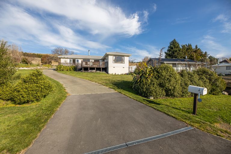 Photo of property in 19 Oxford Street, Waikari, 7420