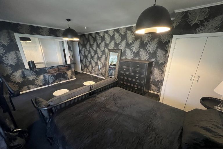 Photo of property in 35 Patanga Crescent, Thorndon, Wellington, 6011