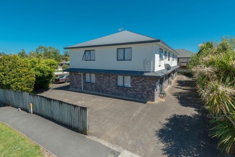 Photo of property in Carrington House, 12/2 Baffles Crescent, Silverdale, Hamilton, 3216