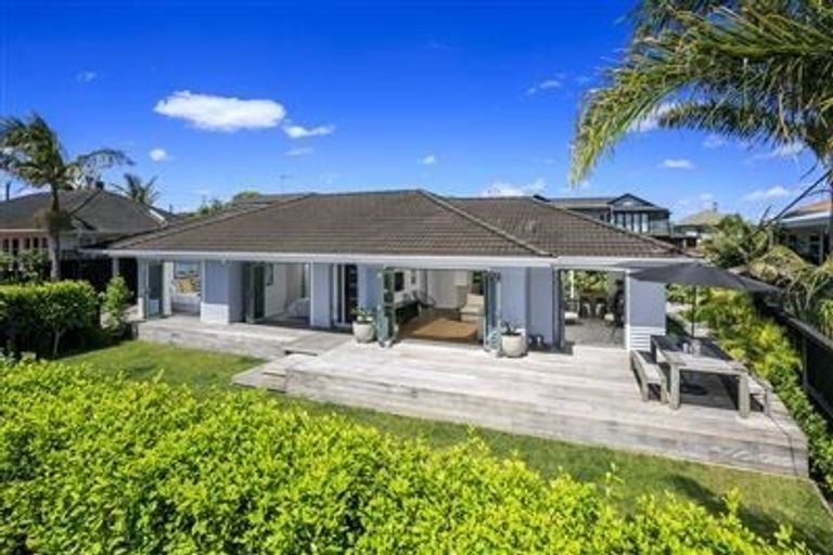 Photo of property in 1/2 Spencer Terrace, Hauraki, Auckland, 0622