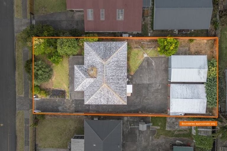 Photo of property in 5 Nicola Place, Mangere, Auckland, 2022