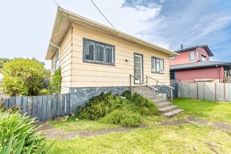 Photo of property in 16 Aotea Street, Castlecliff, Whanganui, 4501