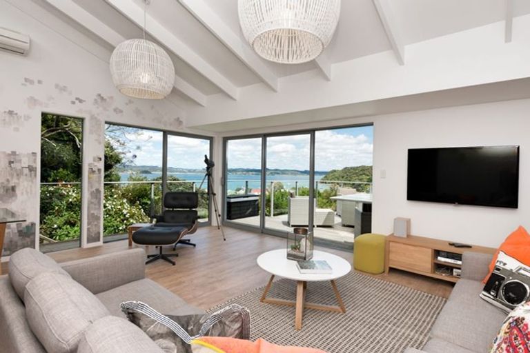 Photo of property in 3 Oneroa Road, Russell, 0202