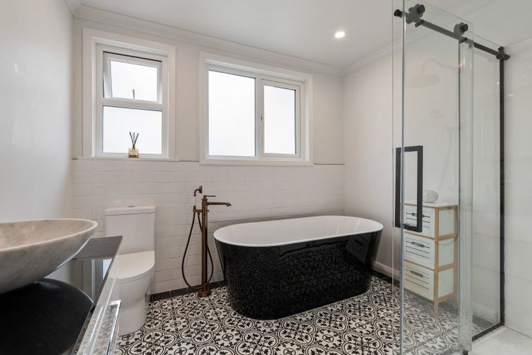 Photo of property in 16 Waru Street, Khandallah, Wellington, 6035