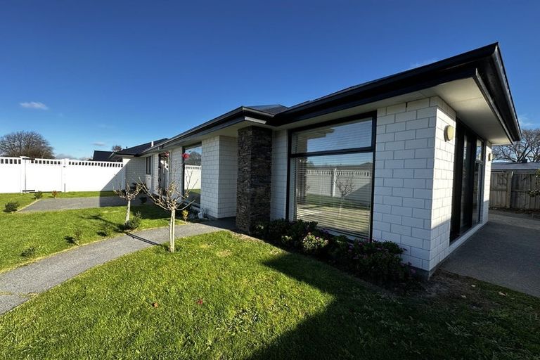 Photo of property in 88 Sarabande Avenue, Redwood, Christchurch, 8051