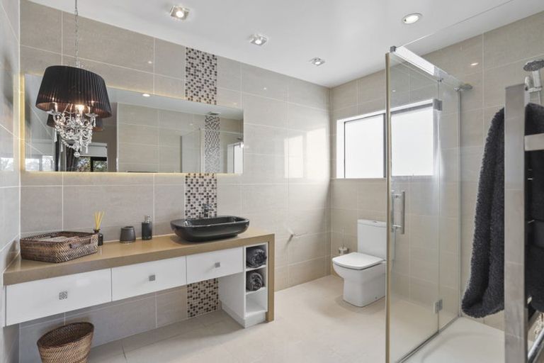 Photo of property in 305 Sturges Road, Henderson Valley, Auckland, 0612