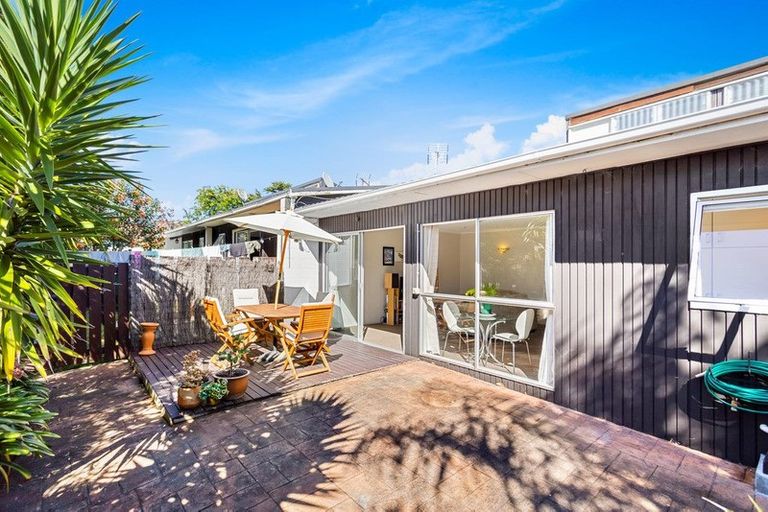 Photo of property in 4/109a Te Atatu Road, Te Atatu South, Auckland, 0610