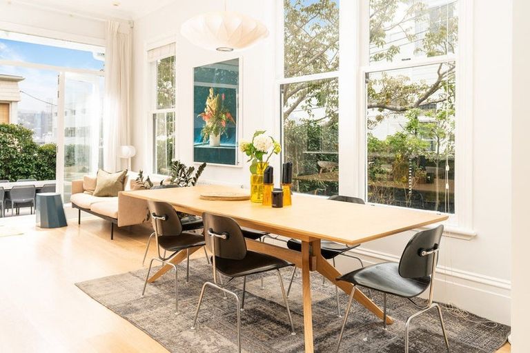 Photo of property in 18 Austin Street, Mount Victoria, Wellington, 6011