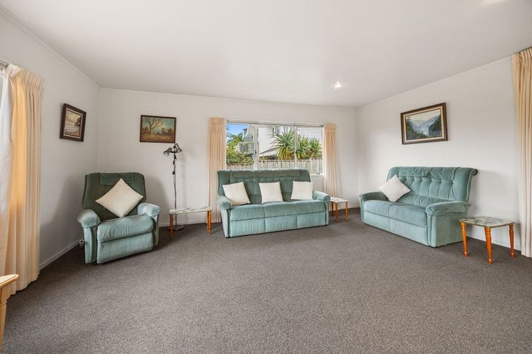 Photo of property in 16 Harbour Lights Close, West Harbour, Auckland, 0618
