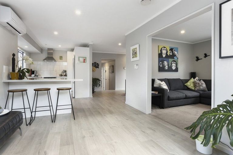 Photo of property in 17 Longview Rise, Massey, Auckland, 0614