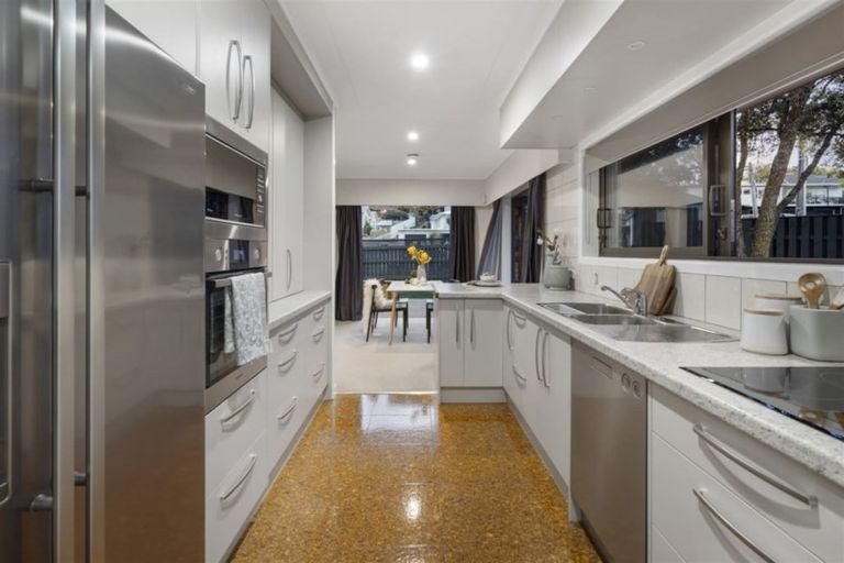 Photo of property in 37 Parkhill Road, Mellons Bay, Auckland, 2014