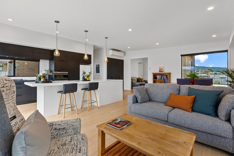 Photo of property in 1156a South Road, Oakura, 4314