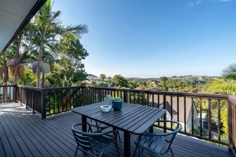 Photo of property in 10 West Glade Crescent, Birkenhead, Auckland, 0626