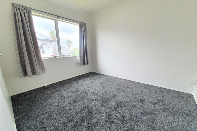 Photo of property in 2/43 Solveig Place, Randwick Park, Auckland, 2105