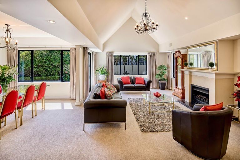 Photo of property in 15 Hautana Square, Woburn, Lower Hutt, 5010