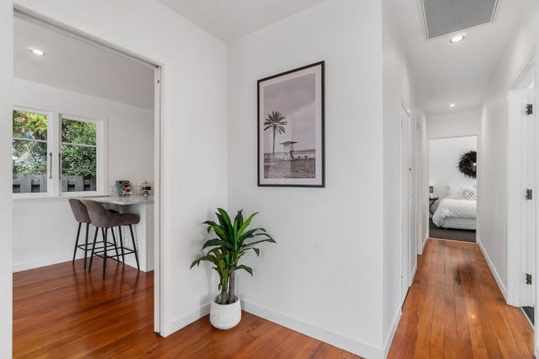 Photo of property in 16a Fairfax Avenue, Northcote, Auckland, 0627