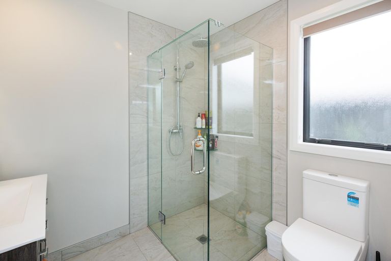 Photo of property in 71 Johnstone Drive, Fitzherbert, Palmerston North, 4410