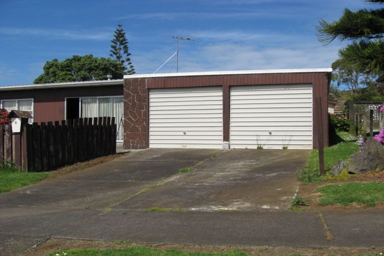 Photo of property in 8 Dunstall Place, Mangere Bridge, Auckland, 2022