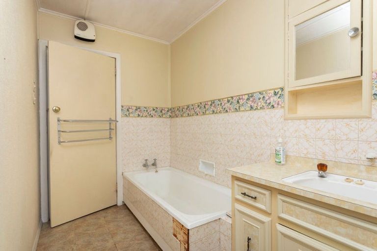 Photo of property in 17 Albert Street, Dannevirke, 4930