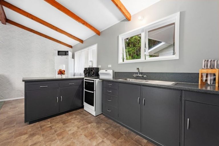 Photo of property in 11a Norana Road, Maoribank, Upper Hutt, 5018