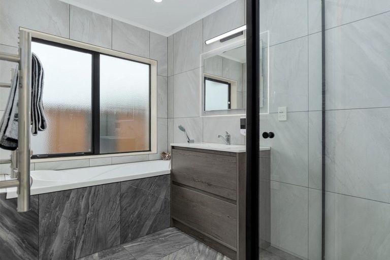 Photo of property in 21 Hawk Place, Welcome Bay, Tauranga, 3112