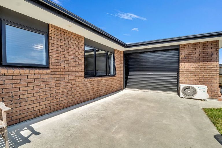 Photo of property in 27 Balrickard Way, Milson, Palmerston North, 4414