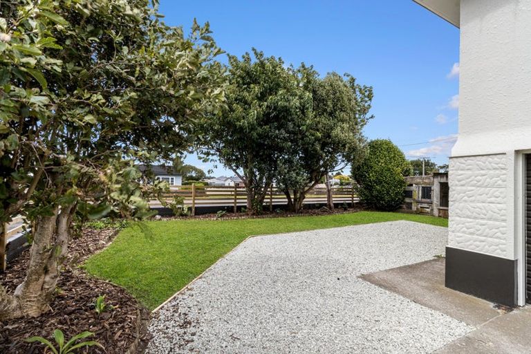 Photo of property in 1 Galt Street, Hawera, 4610