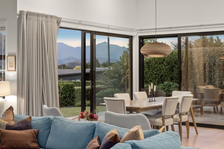 Photo of property in 1 Kirimoko Crescent, Wanaka, 9305