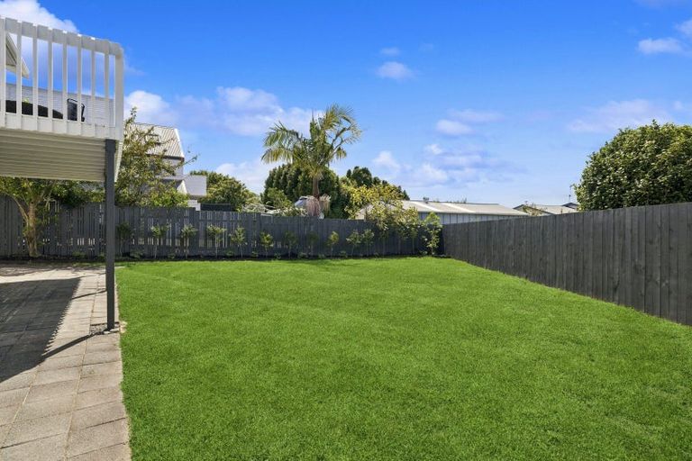 Photo of property in 24 Salem Place, Torbay, Auckland, 0630