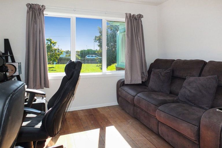 Photo of property in 19 Johnston Street, Foxton, 4814